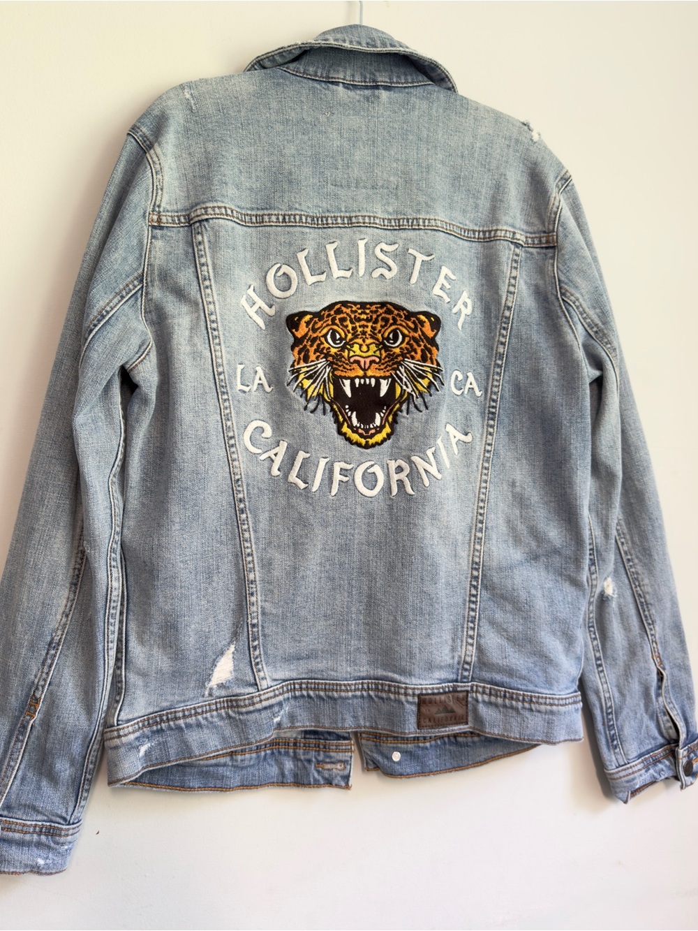 Hollister Epic Flex Stretch Denim Jacket Leopard Tiger Back Embroidery Medium